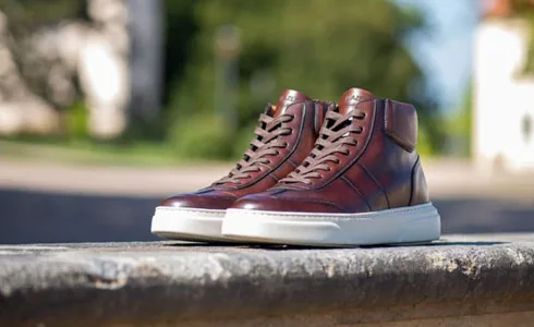 How to Combine Sports Footwear?