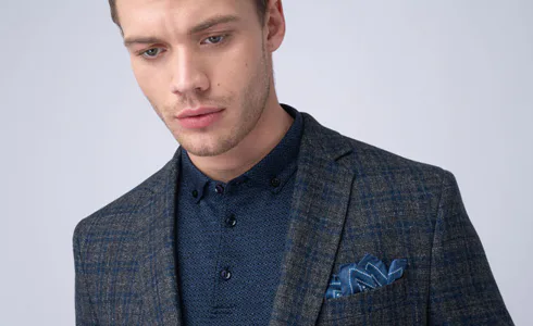 How to combine a polo shirt with a blazer?