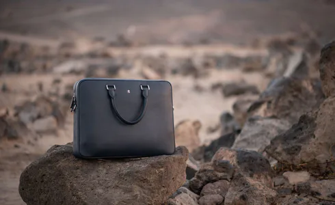 How to choose a luxury leather bag?