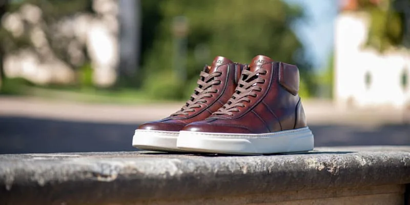 How to Combine Sports Footwear?