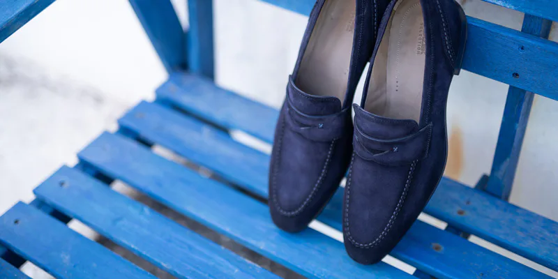 Which shoes go best with a suit in summer?