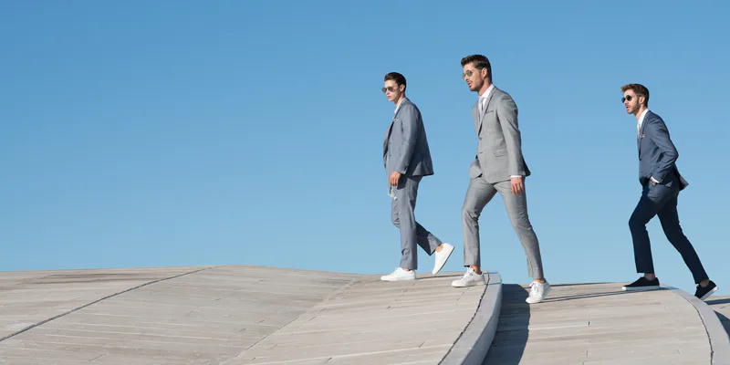 How to combine sneakers with a suit?