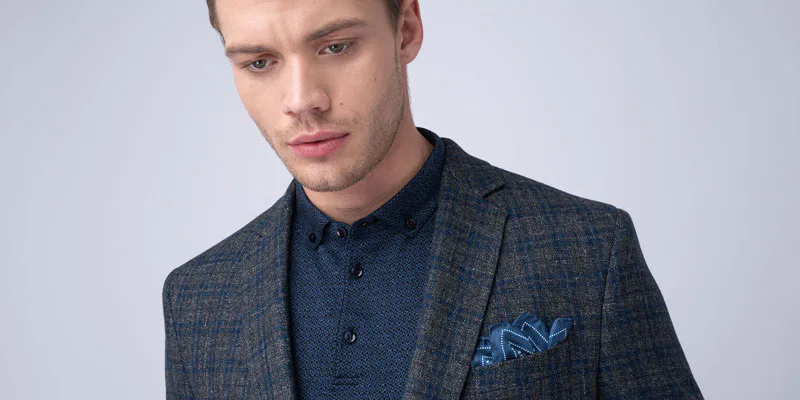 How to combine a polo shirt with a blazer?