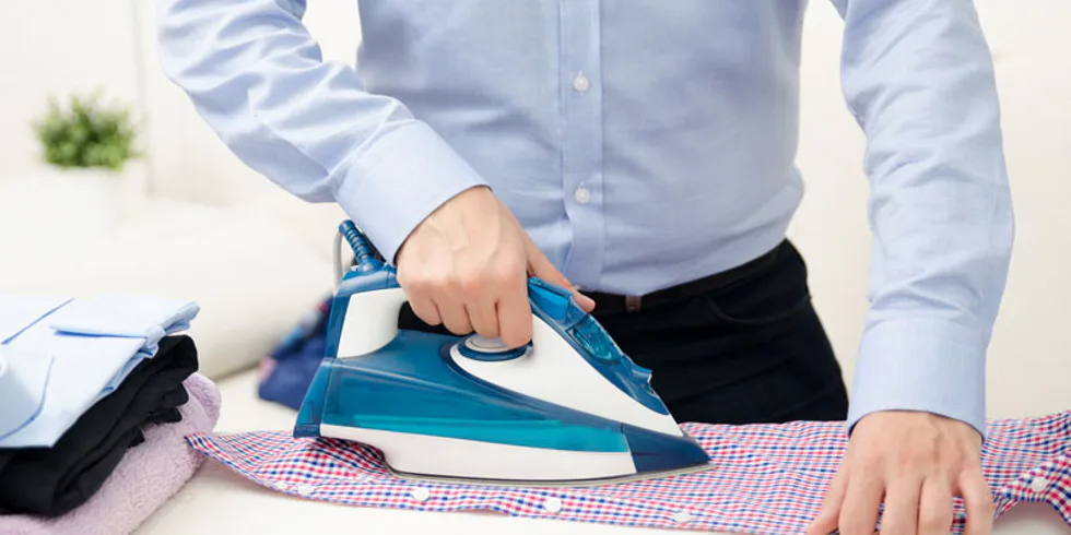 How to iron a men's shirt?