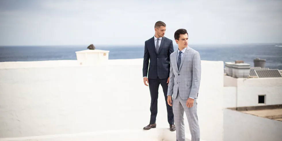 Which shirt is most suitable for a business suit?