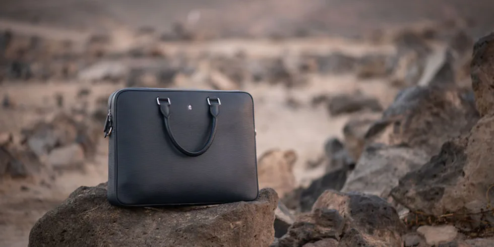 How to choose a luxury leather bag?
